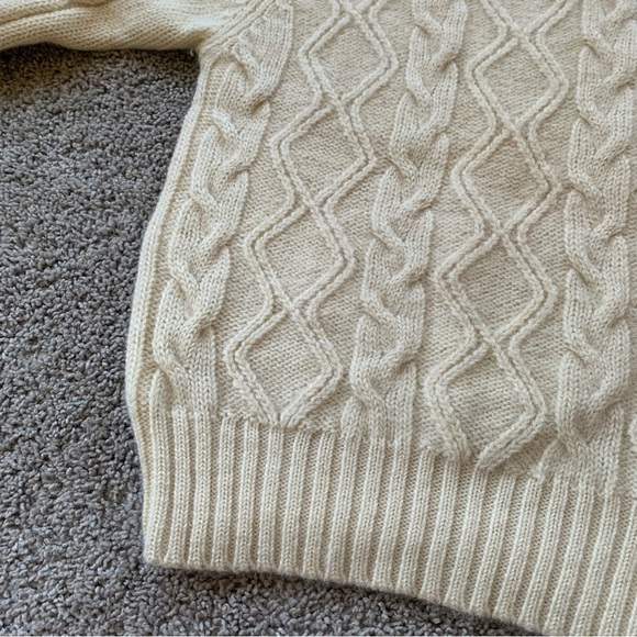 Vintage Women's Woolrich Cream Knit Wool Sweater Size Medium - Picture 2 of 6